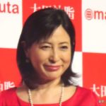 会見を受ける岡江久美子