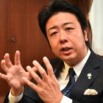 説明する高島宗一郎