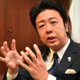 説明する高島宗一郎